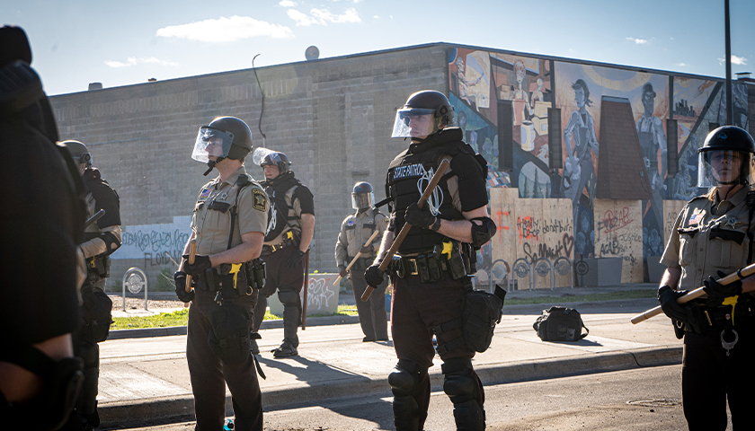 Minneapolis Police armed at riot in the city