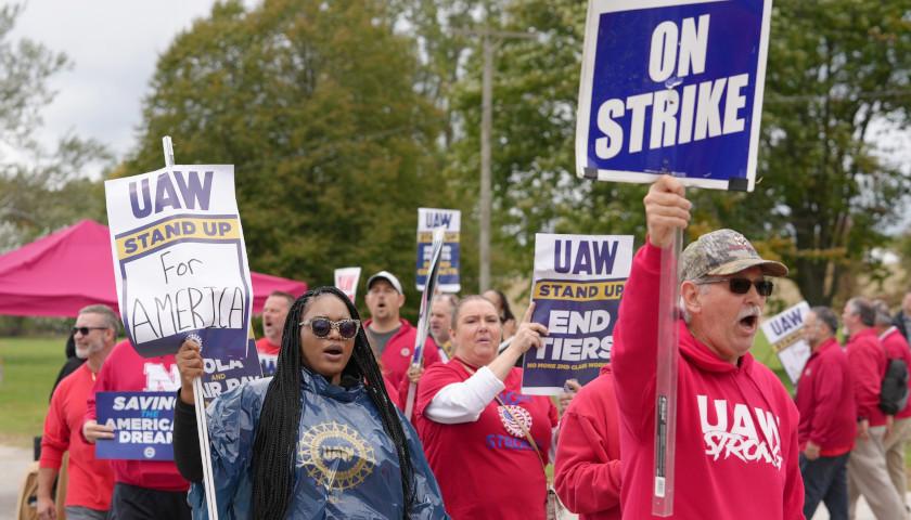 Striking UAW workers