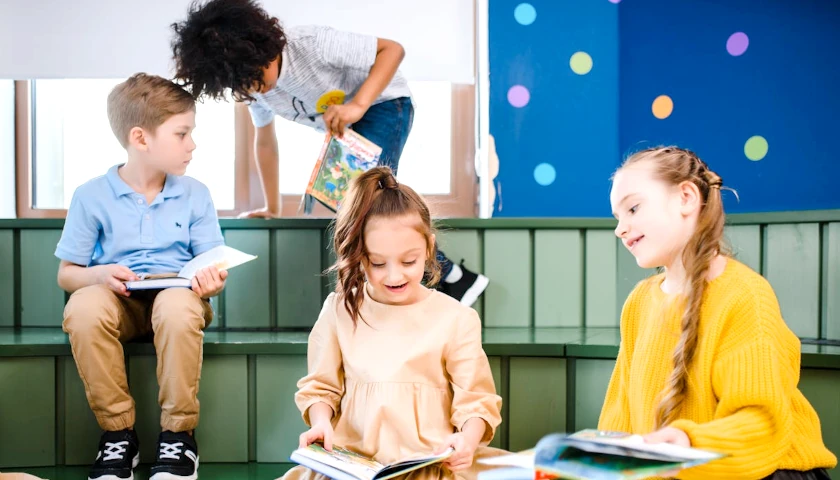 Kids reading at the library