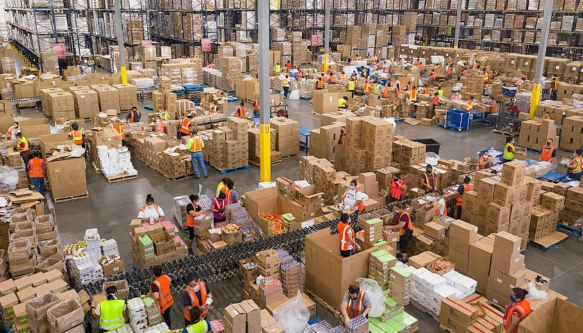 Small package logistics center