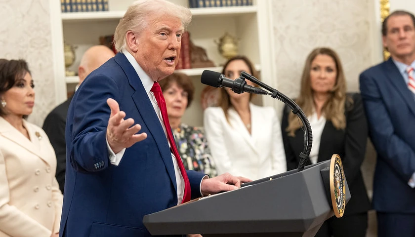 trump speaking