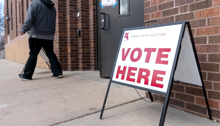 Voter here sign