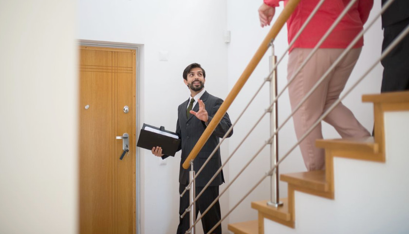 Real Estate agent