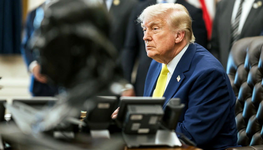 trump and oval office