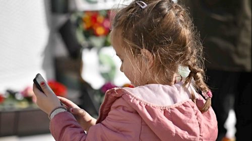 Little girl cell phone