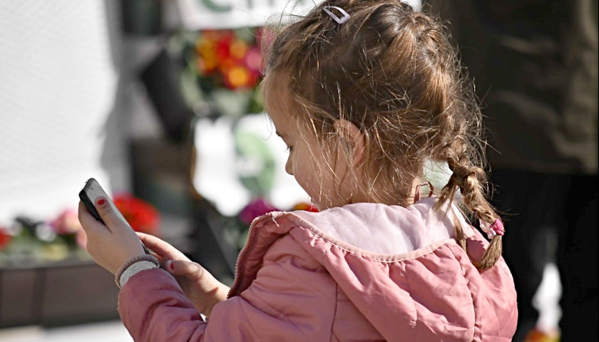 Little girl cell phone